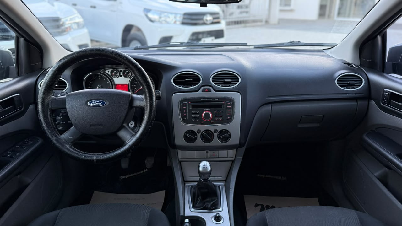FORD - FOCUS   TREND  1.6  - MANUAL  - 2011